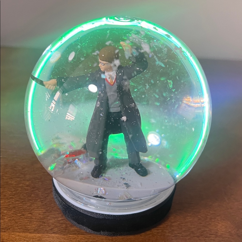 HARRY POTTER Wizard Snow Globe - Picture 9 of 11